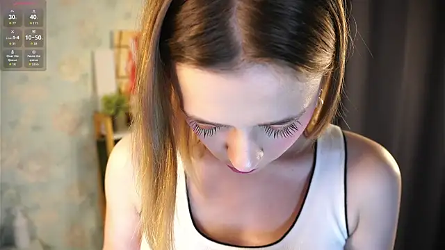 Snapshot of HollieCollelo chatting on February 2026 03:04:01 AM HollieCollelo online show from February 2026 03:04:01 AM