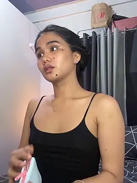 Snapshot of AngelHille chatting on October 2025 09:37:01 PM AngelHille online show from October 2025 09:37:01 PM