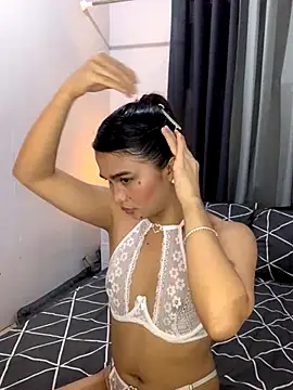 Snapshot of AngelHille chatting on November 2025 07:48:02 PM AngelHille online show from November 2025 07:48:02 PM