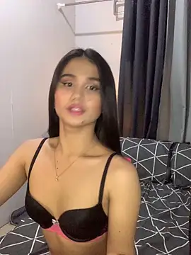 Snapshot of AngelHille chatting on December 2025 03:50:02 PM AngelHille online show from December 2025 03:50:02 PM