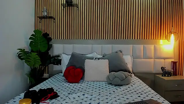 Roseaurora online show from November 2025 02:28:01 PM