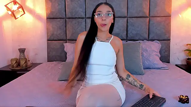 Roseaurora online show from April 2026 11:25:02 AM
