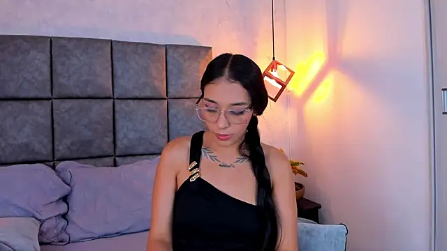 Roseaurora online show from May 2026 04:04:02 PM