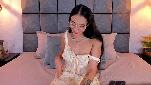 Roseaurora online show from May 2026 11:50:01 AM