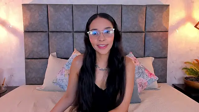 Roseaurora online show from May 2026 11:03:02 AM