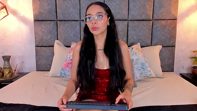 Roseaurora online show from May 2026 10:32:02 AM
