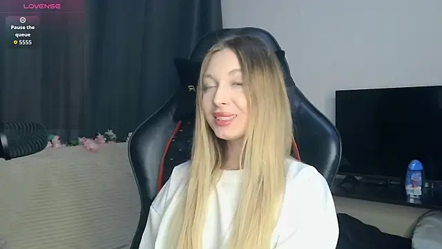 BabbbyFoxxx online show from October 2025 12:58:01 AM