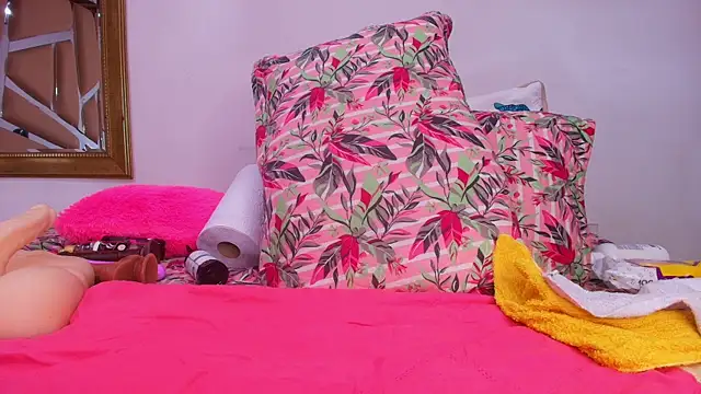 sweegirl69 online show from September 2025 12:05:01 PM