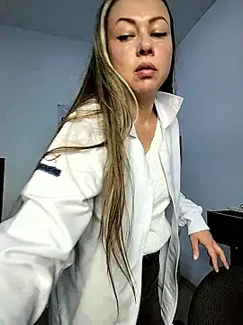 Madisson-04  online show from November 2025 06:45:02 PM