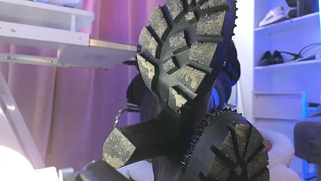 Snapshot of CruelSiren chatting on November 2025 07:46:02 AM CruelSiren online show from November 2025 07:46:02 AM