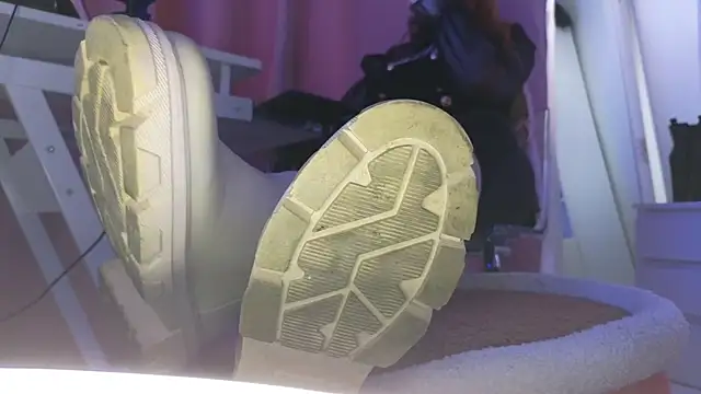 Snapshot of CruelSiren chatting on November 2025 11:55:02 AM CruelSiren online show from November 2025 11:55:02 AM