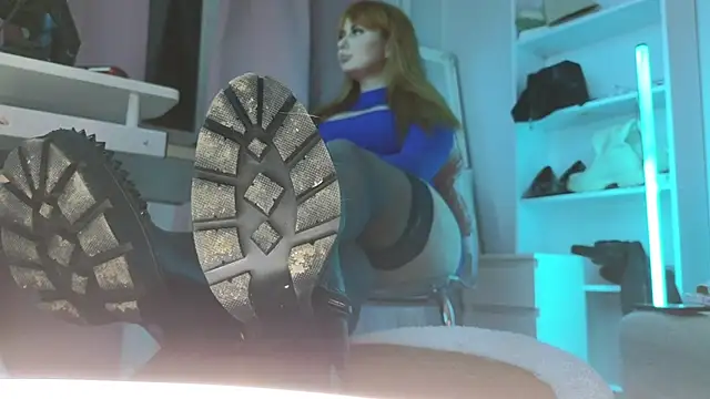 Snapshot of CruelSiren chatting on December 2025 08:17:01 PM CruelSiren online show from December 2025 08:17:01 PM