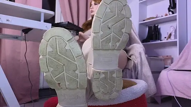 Snapshot of CruelSiren chatting on January 2026 08:44:01 PM CruelSiren online show from January 2026 08:44:01 PM