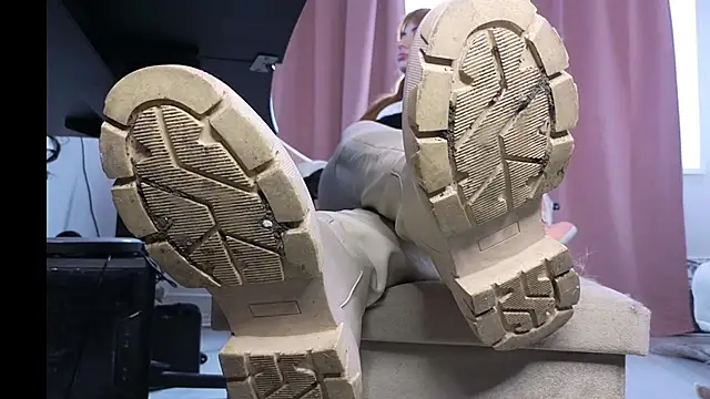 Snapshot of CruelSiren chatting on March 2026 09:27:01 AM CruelSiren online show from March 2026 09:27:01 AM