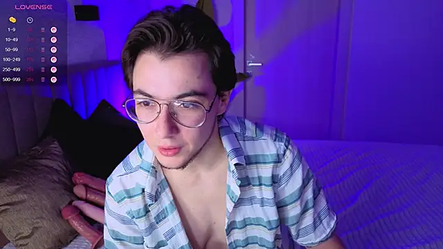 Snapshot of tyler_bergg chatting on September 2025 10:35:02 PM tyler bergg online show from September 2025 10:35:02 PM