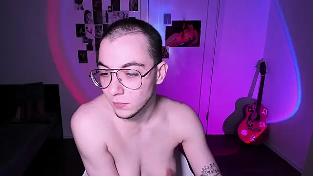 Snapshot of tyler_bergg chatting on October 2025 09:13:01 PM tyler bergg online show from October 2025 09:13:01 PM