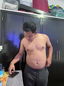 Snapshot of Danimiles chatting on February 2026 05:26:02 AM Danimiles online show from February 2026 05:26:02 AM