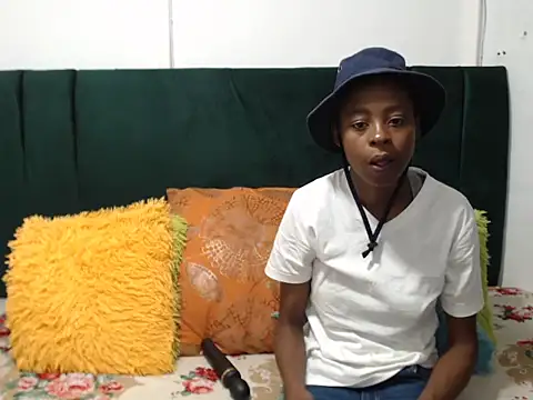 SweetSlenderChoc online show from February 2026 06:47:01 PM