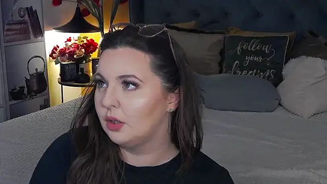 Mia Swano online show from November 2025 02:36:02 AM