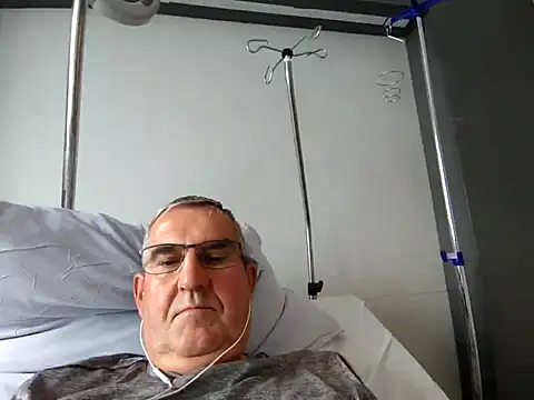 Oldmenhot66 online show from October 2025 08:37:02 AM