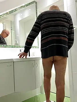 Oldmenhot66 online show from February 2026 05:55:02 AM