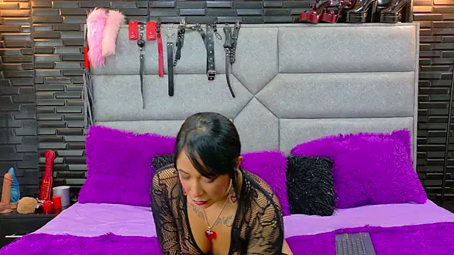 DaiaRousi online show from October 2025 02:33:01 AM