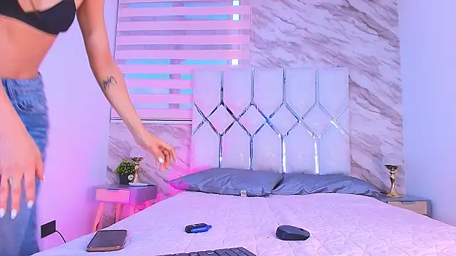 collet 1 online show from May 2026 12:00:01 PM