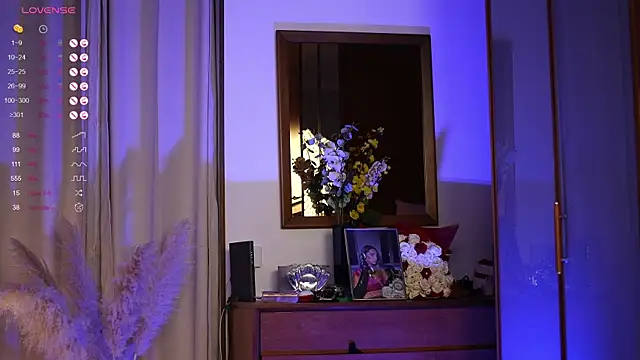 ItalianGirl online show from October 2025 07:11:01 PM