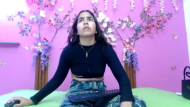 skinnysofia18 online show from May 2026 03:20:02 PM