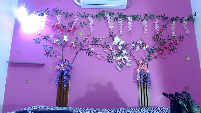skinnysofia18 online show from May 2026 01:43:02 PM