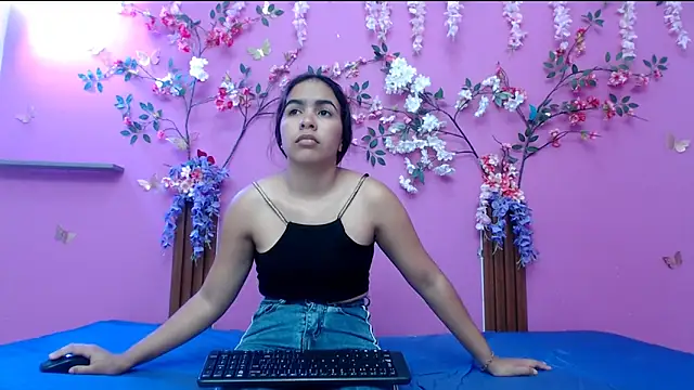 skinnysofia18 online show from May 2026 01:53:01 PM