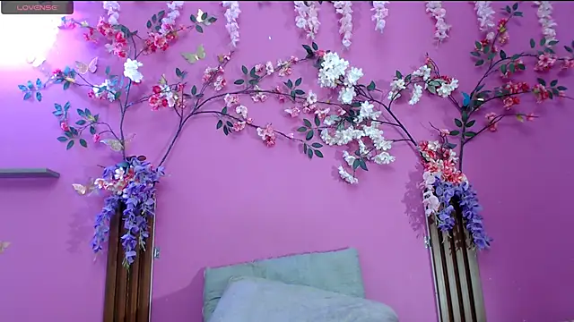 Snapshot of skinnysofia18 chatting on June 2026 02:08:01 PM skinnysofia18 online show from June 2026 02:08:01 PM