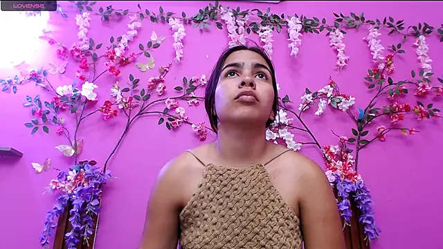 Snapshot of skinnysofia18 chatting on June 2026 01:46:01 PM skinnysofia18 online show from June 2026 01:46:01 PM