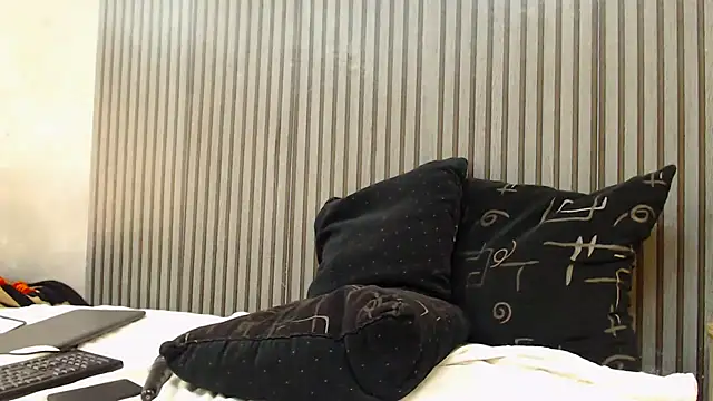 ROYALASS25 online show from April 2026 08:19:02 AM