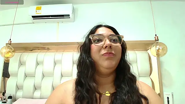 TiffantyAndStacy online show from January 2026 08:01:02 PM