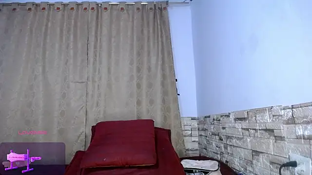 Snapshot of DaraKat18 chatting on November 2025 10:07:02 PM DaraKat18 online show from November 2025 10:07:02 PM