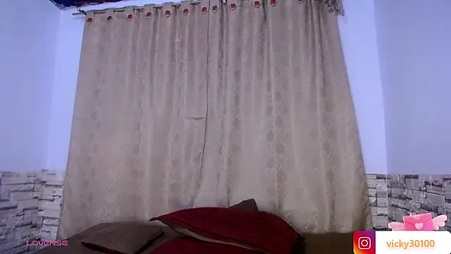 Snapshot of DaraKat18 chatting on November 2025 10:21:01 PM DaraKat18 online show from November 2025 10:21:01 PM