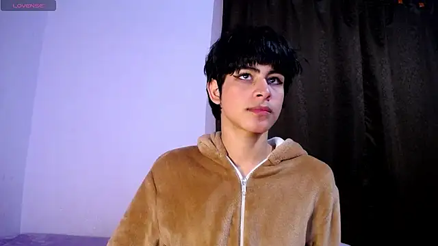 Snapshot of DaraKat18 chatting on December 2025 10:31:01 AM DaraKat18 online show from December 2025 10:31:01 AM