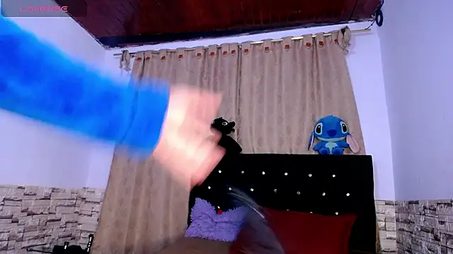 Snapshot of DaraKat18 chatting on January 2026 08:05:02 AM DaraKat18 online show from January 2026 08:05:02 AM