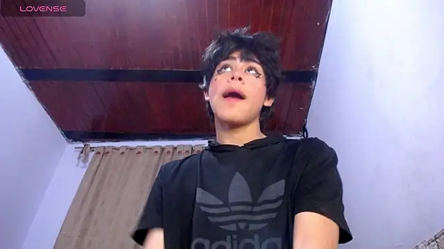 Snapshot of DaraKat18 chatting on January 2026 09:35:02 AM DaraKat18 online show from January 2026 09:35:02 AM