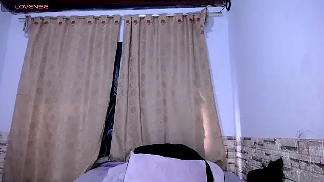 Snapshot of DaraKat18 chatting on February 2026 10:03:01 PM DaraKat18 online show from February 2026 10:03:01 PM