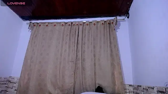 Snapshot of DaraKat18 chatting on February 2026 10:04:01 PM DaraKat18 online show from February 2026 10:04:01 PM