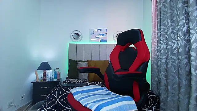 Naomi Redd online show from September 2025 07:47:01 PM