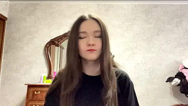 Pikmigirl18 online show from September 2025 01:14:02 PM