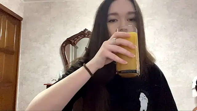 Pikmigirl18 online show from September 2025 12:31:02 PM