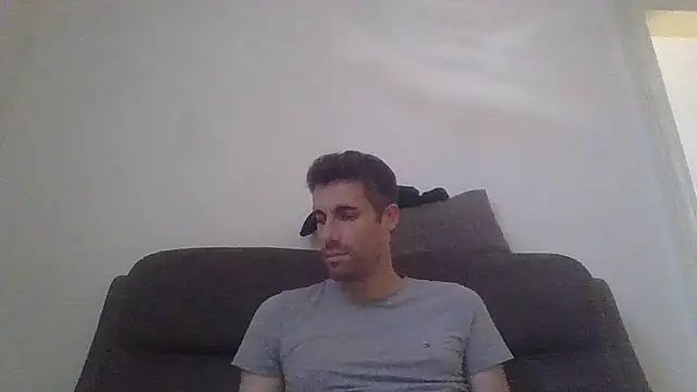 JulioIsHere4you online show from May 2026 07:05:02 AM