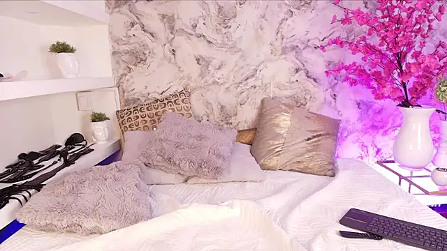 Alana sinclaire online show from September 2025 07:14:02 PM