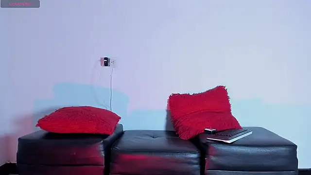 Dark chanel online show from November 2025 03:38:01 AM