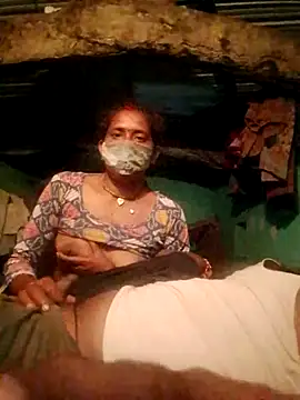 Snapshot of CUTE-004 chatting on October 2025 06:05:02 PM CUTE-004 online show from October 2025 06:05:02 PM