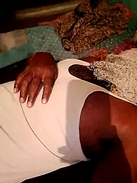 Snapshot of CUTE-004 chatting on October 2025 05:00:01 PM CUTE-004 online show from October 2025 05:00:01 PM